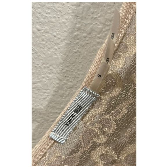 KIMCHI BLUE Lace V-Neck Short Sleeve Beige Top - Picture 2 of 5